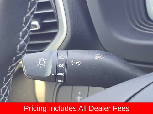 Certified 2025 Hyundai Venue SEL FWD image 20