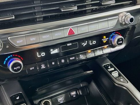 Certified 2022 Kia Telluride EX w/ EX Premium Package FWD image 16