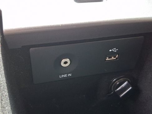 Certified 2017 Ford Taurus SE FWD image 26