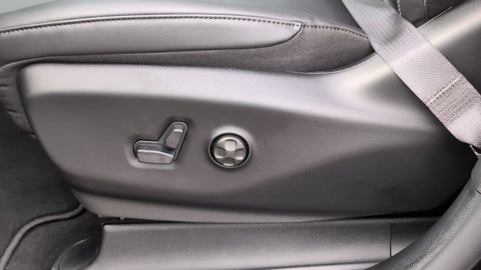 New 2027 Chrysler Pacifica Select FWD image 18