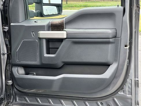 Used 2022 Ford F250 Lariat w/ Black Appearance Package AWD/4WD image 8