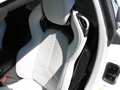 Used 2021 Chevrolet Corvette Stingray Premium Conv w/ Z51 Performance Package RWD image 18