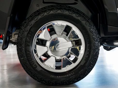 Used 2009 HUMMER H3 Alpha image 37