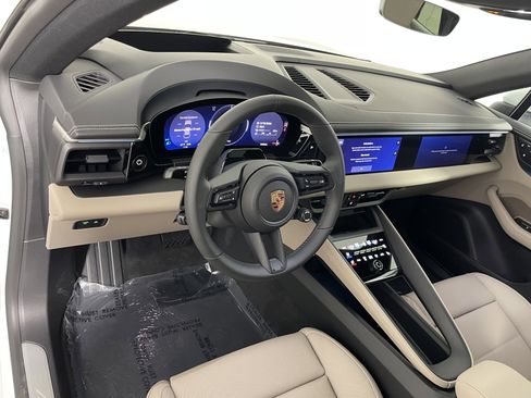 New 2026 Porsche Macan Electric RWD image 4