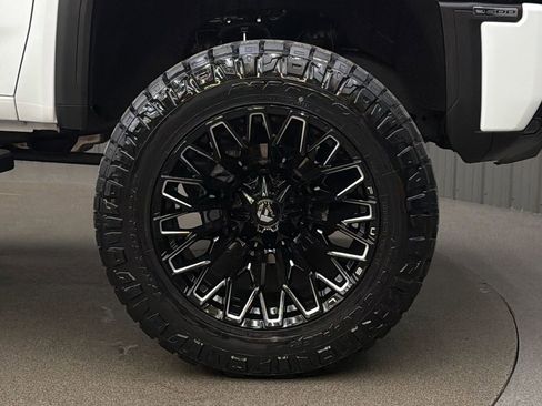 Used 2025 GMC Sierra 3500 Denali w/ Denali Reserve Package image 9