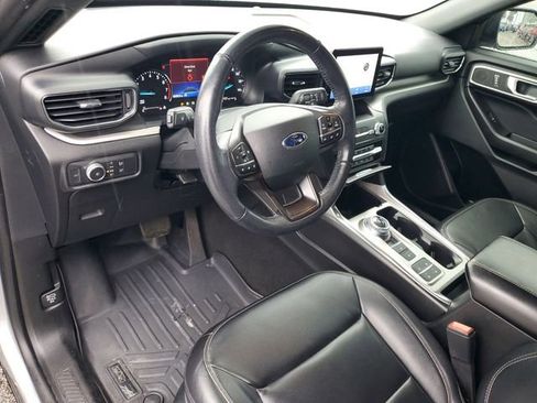 Used 2020 Ford Explorer XLT w/ Equipment Group 202A image 6