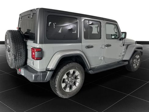 Used 2018 Jeep Wrangler Unlimited Sahara AWD/4WD image 5