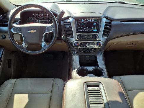 Used 2016 Chevrolet Suburban LT image 4
