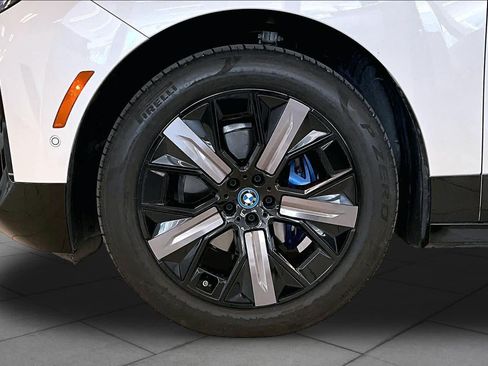 Used 2024 BMW iX xDrive50 w/ Sport Package AWD/4WD image 10