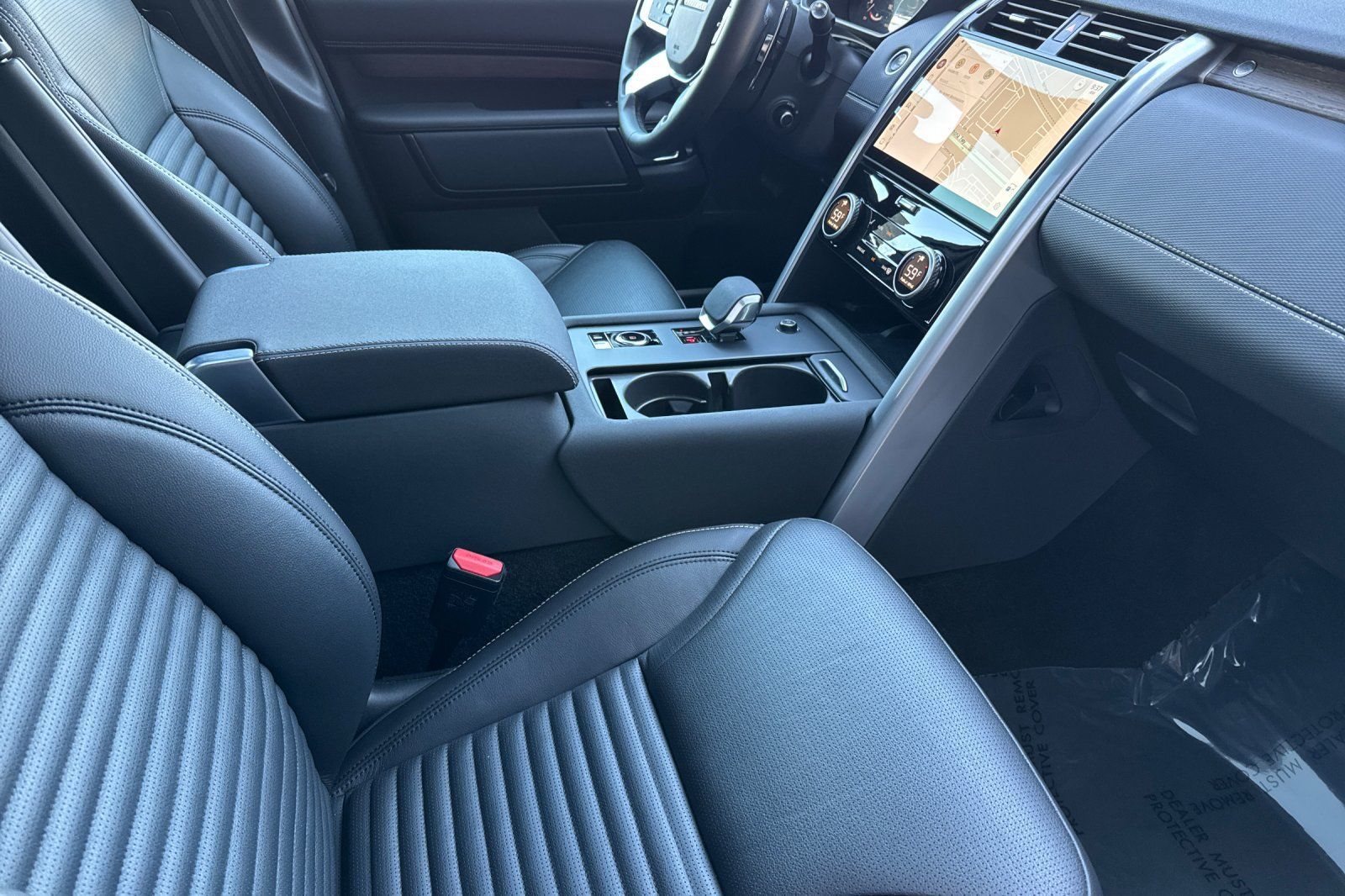 Used 2025 Land Rover Discovery Dynamic SE AWD/4WD image 18