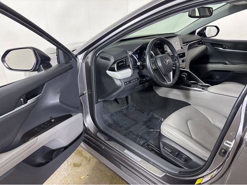 Used 2023 Toyota Camry XLE image 2