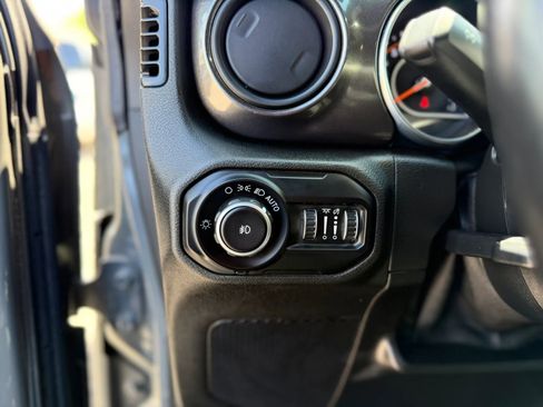 Used 2019 Jeep Wrangler Unlimited Sport AWD/4WD image 39