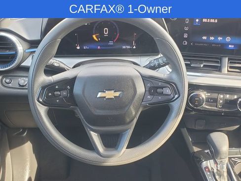 Used 2025 Chevrolet Trax LT FWD image 23