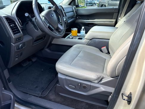 Used 2018 Ford Expedition XLT w/ Equipment Group 202A RWD image 9