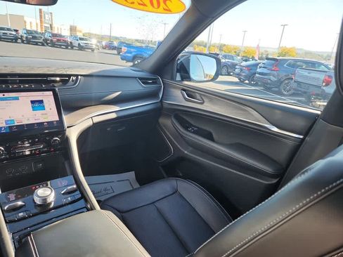 Used 2023 Jeep Grand Cherokee L Overland image 22