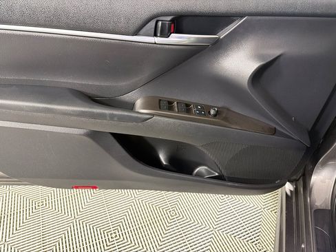 Used 2021 Toyota Camry SE FWD image 11