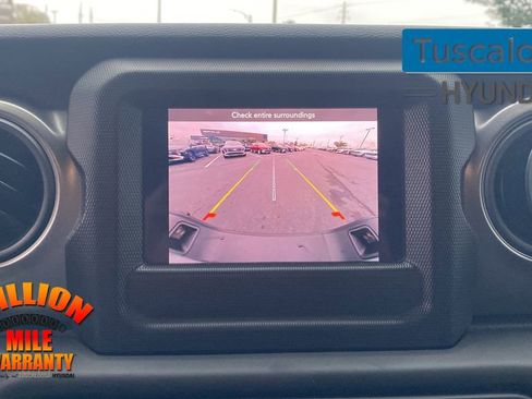 Used 2023 Jeep Gladiator Sport image 21