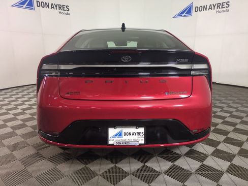 Used 2024 Toyota Prius Prime FWD image 4