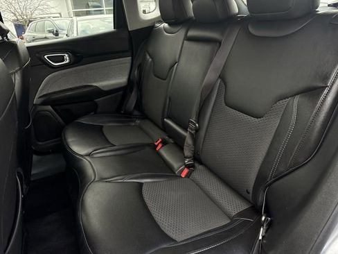 Used 2022 Jeep Compass Latitude AWD/4WD image 23