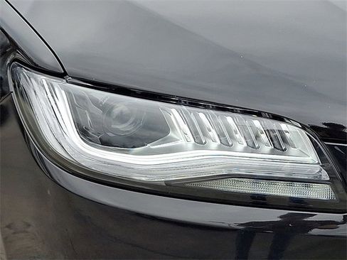 Used 2019 Lincoln MKZ Premiere image 9