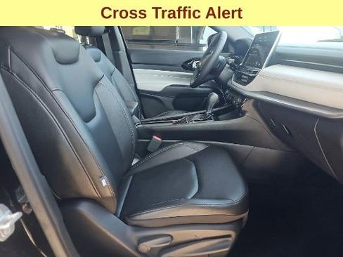 Used 2025 Jeep Compass Limited AWD/4WD image 10