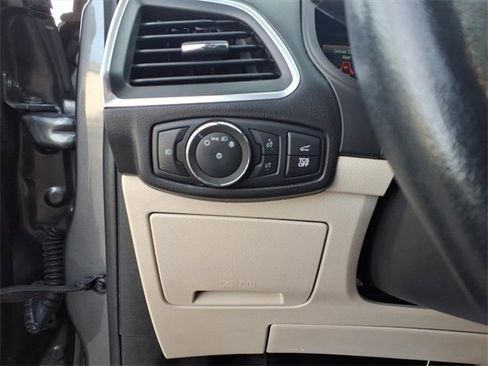 Used 2022 Ford Edge Titanium image 13