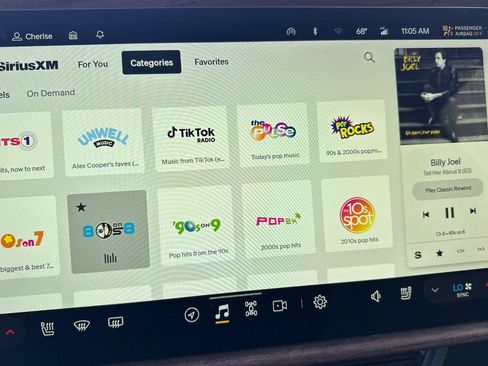 Used 2022 Rivian R1T Adventure image 24