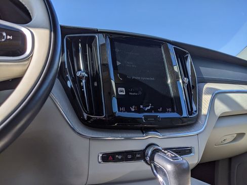 Used 2019 Volvo XC60 T5 Inscription image 17