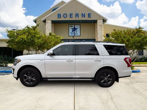 Used 2019 Ford Expedition XLT w/ Equipment Group 202A AWD/4WD image 2