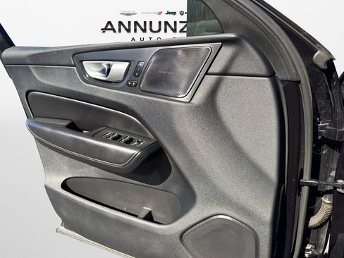 Used 2024 Volvo XC60 B5 Plus image 28