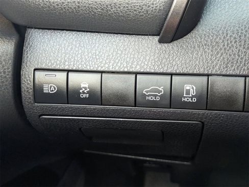 Used 2020 Toyota Camry image 28