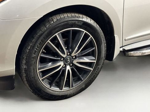 Used 2017 INFINITI QX60 Luxe w/ Deluxe Technology Package image 4