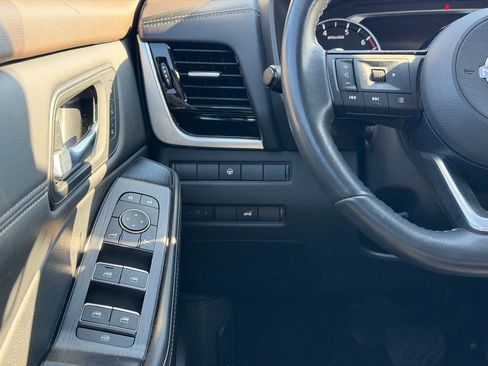 Used 2023 Nissan Rogue SL w/ SL Premium Package image 23