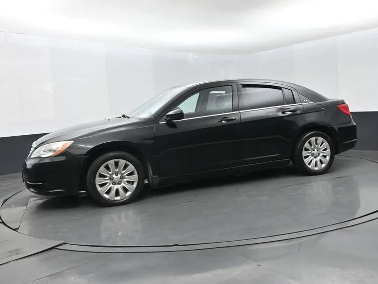 Used 2012 Chrysler 200 LX FWD image 5
