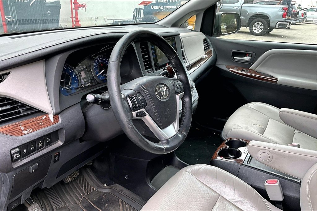 Used 2015 Toyota Sienna Limited FWD image 8