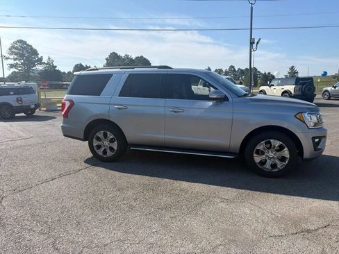 Used 2020 Ford Expedition XLT w/ Equipment Group 202A AWD/4WD image 14