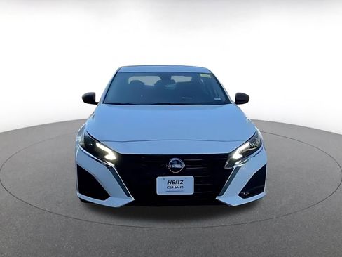 Used 2025 Nissan Altima 2.5 SV FWD image 4