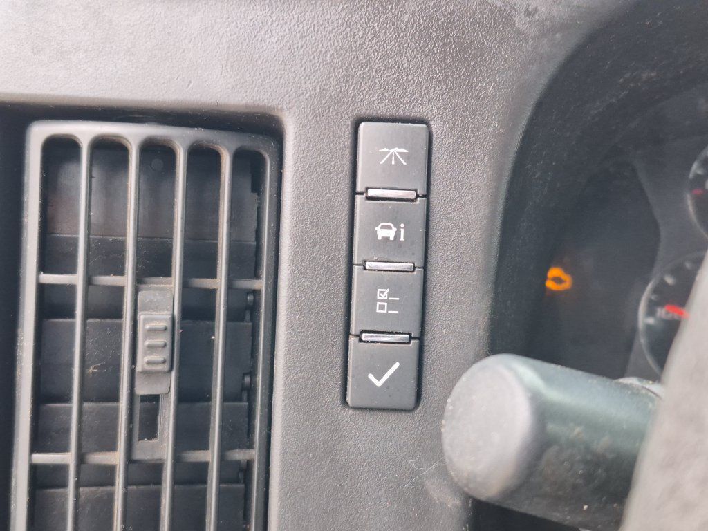 Used 2013 Chevrolet Express 2500 RWD image 16