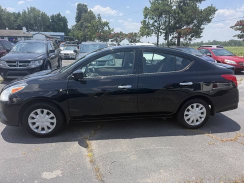 Used 2016 Nissan Versa SV FWD image 5