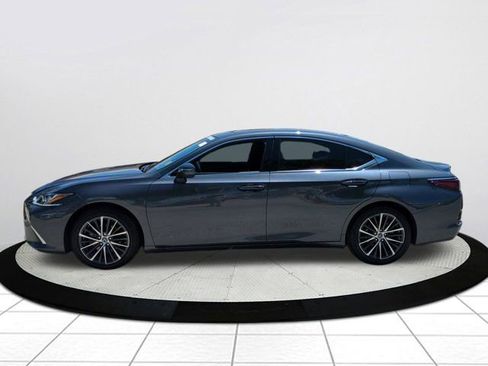 Used 2025 Lexus ES 350 w/ Premium Package FWD image 6