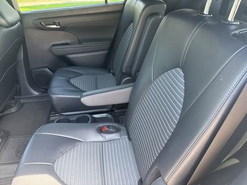 Used 2024 Toyota Highlander XSE FWD image 22