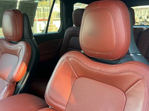 Used 2025 Lincoln Aviator Reserve w/ Equipment Group 201A AWD/4WD image 16