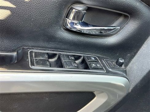 Used 2019 Nissan Titan SV w/ SV Convenience Package image 22