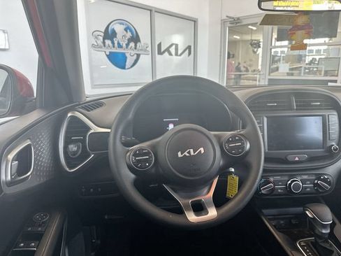 Certified 2025 Kia Soul LX w/ LX Technology Package FWD image 13
