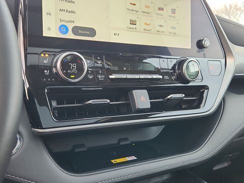 Used 2023 Toyota Highlander Platinum image 18