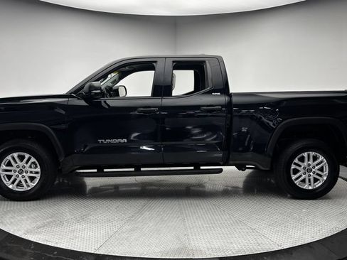 Used 2022 Toyota Tundra SR5 w/ SR5 Convenience Package AWD/4WD image 4