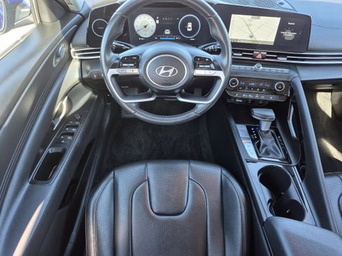 Certified 2025 Hyundai Elantra Limited image 32