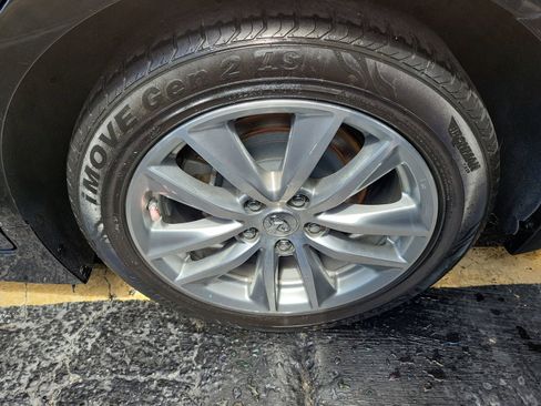 Used 2019 INFINITI Q50 Luxe w/ Essential Package (3.0T Luxe) AWD/4WD image 9