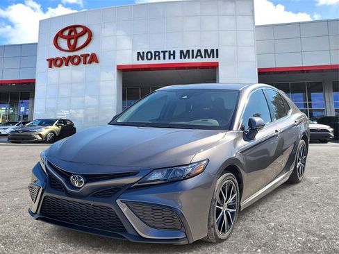 Used 2023 Toyota Camry SE image 2