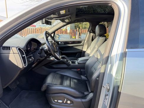 Used 2020 Porsche Cayenne Sport Utility 4D image 11